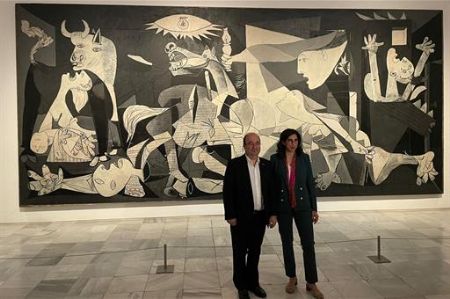 El ministro de Cultura y Deporte, Miquel Iceta y su homloga francesa, Rima Abdul Malak, en la presentacin del programa con el que se conmemorar el 50 aniversario de la muerte de Picasso