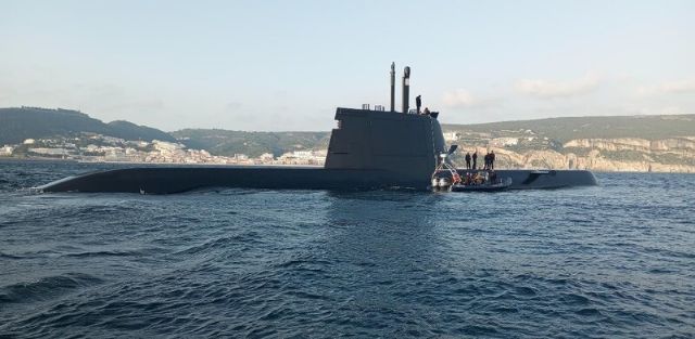 Ejercicios con el submarino NRP Tridente