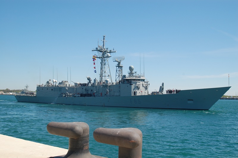 La fragata Navarra en la Base Naval de Rota